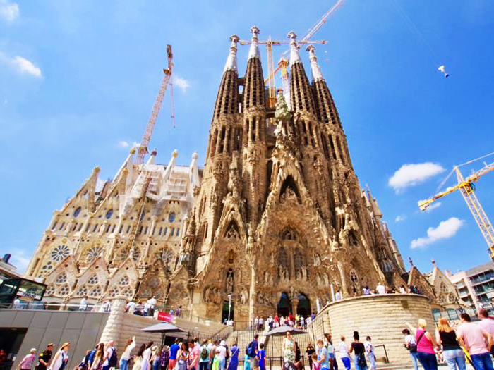 バルセロナ(スペイン)芸術の都に息づく名建築を訪ねて | クルーズ